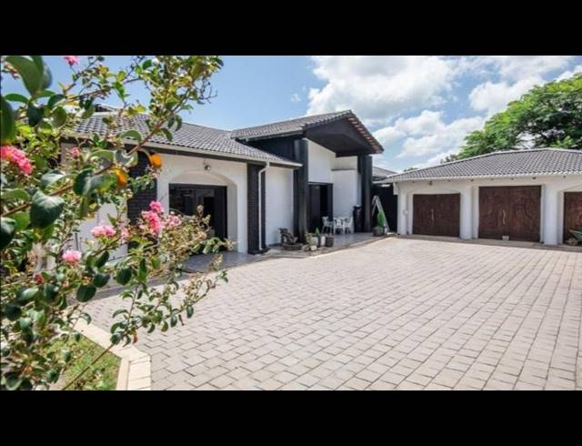 4 BEDROOM HOUSE FOR SALE IN MEER EN SEE